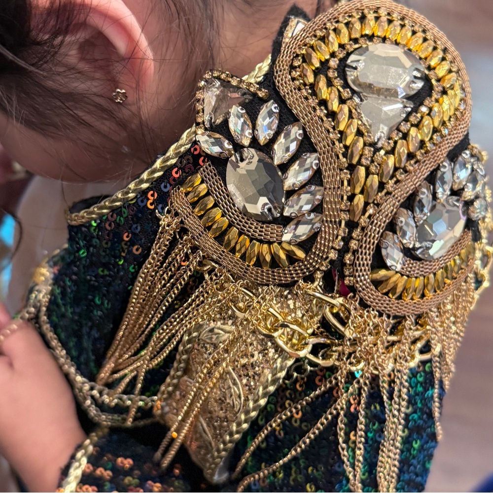 Gold Chain Epaulets – Perfect for Cosplay or Performance Outfits